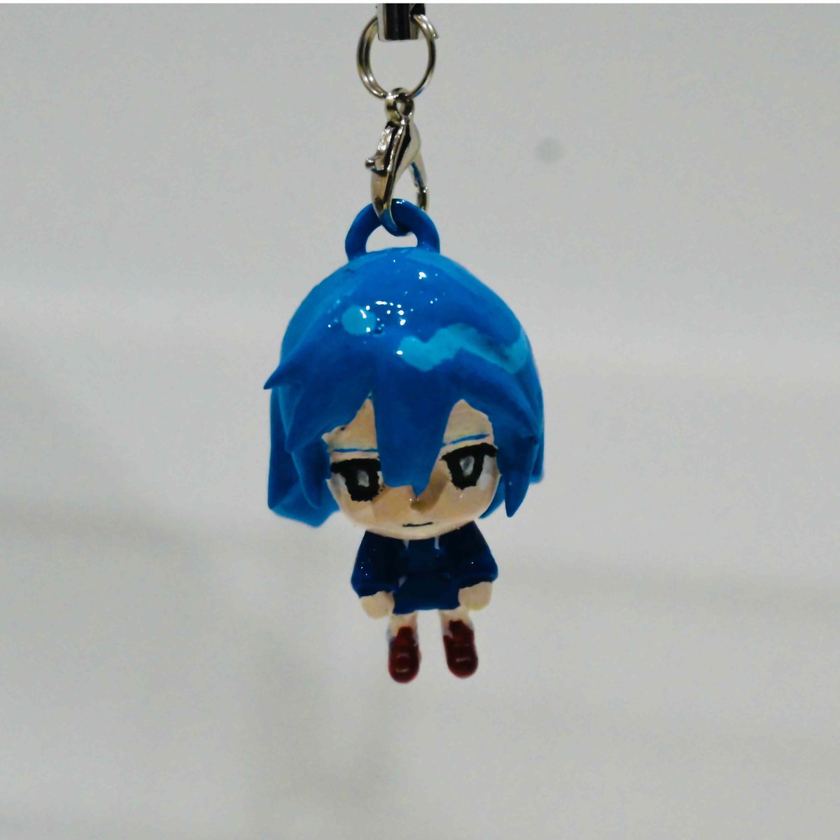KanabiStep's tweet photo. 『monotori-zu!』
日々の生活の中で、ふと気づくとあれやこれが無くなっている...!その真犯人はこいつらコソドロ妖
精たちモノトリーズ!しかし、彼らはポンコツだった...。そんな憎めない妖精たちを、逆に物をなく
さないための目印に利用しちゃおう!キーホルダーやスタンドといったグッズシリーズ。 https://t.co/JsdEJHwZDU
