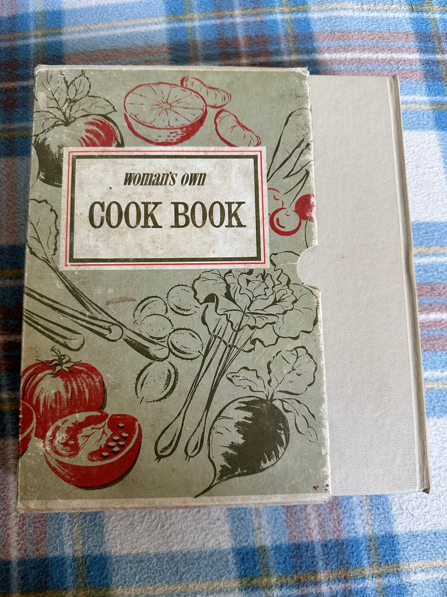 HoneyburnBooks's tweet image. 💖 1964 Woman’s Own Cook Book in Slip Case - George Newnes Publisher 💖 by Honeyburn Books (UK)

Starting from 🤑 £75.00 🤑

Shop now 🛍️ at honeyburnbooks.com/products/1964-…

#Cookery #Cooking #Slipcase #Woman’sOwn