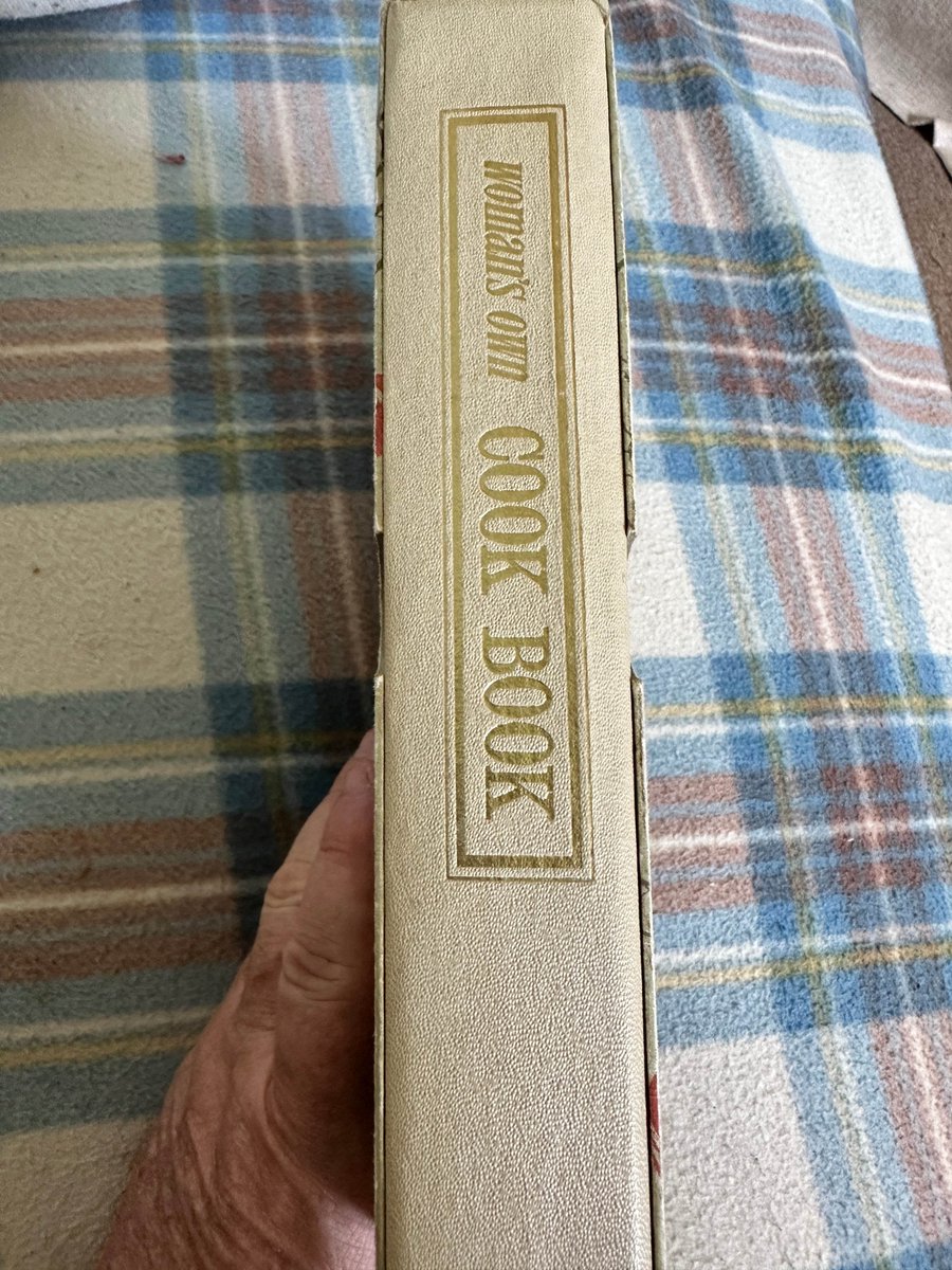 HoneyburnBooks's tweet image. 💖 1964 Woman’s Own Cook Book in Slip Case - George Newnes Publisher 💖 by Honeyburn Books (UK)

Starting from 🤑 £75.00 🤑

Shop now 🛍️ at honeyburnbooks.com/products/1964-…

#Cookery #Cooking #Slipcase #Woman’sOwn