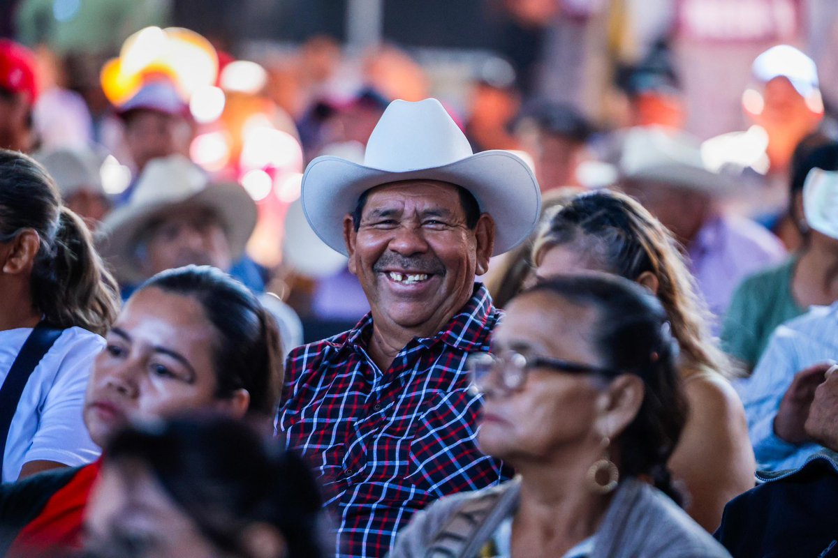 Entregamos 1,541 títulos de propiedad en Rosario, acto que representa certeza, arraigo y la tranquilidad de saber que lo que cada familia construyó con esfuerzo, ahora les pertenece formalmente.

El <a href="/sinaloagobmx/">Gobierno del Estado de Sinaloa</a> pone en el centro de su política social, a quien más lo necesita.