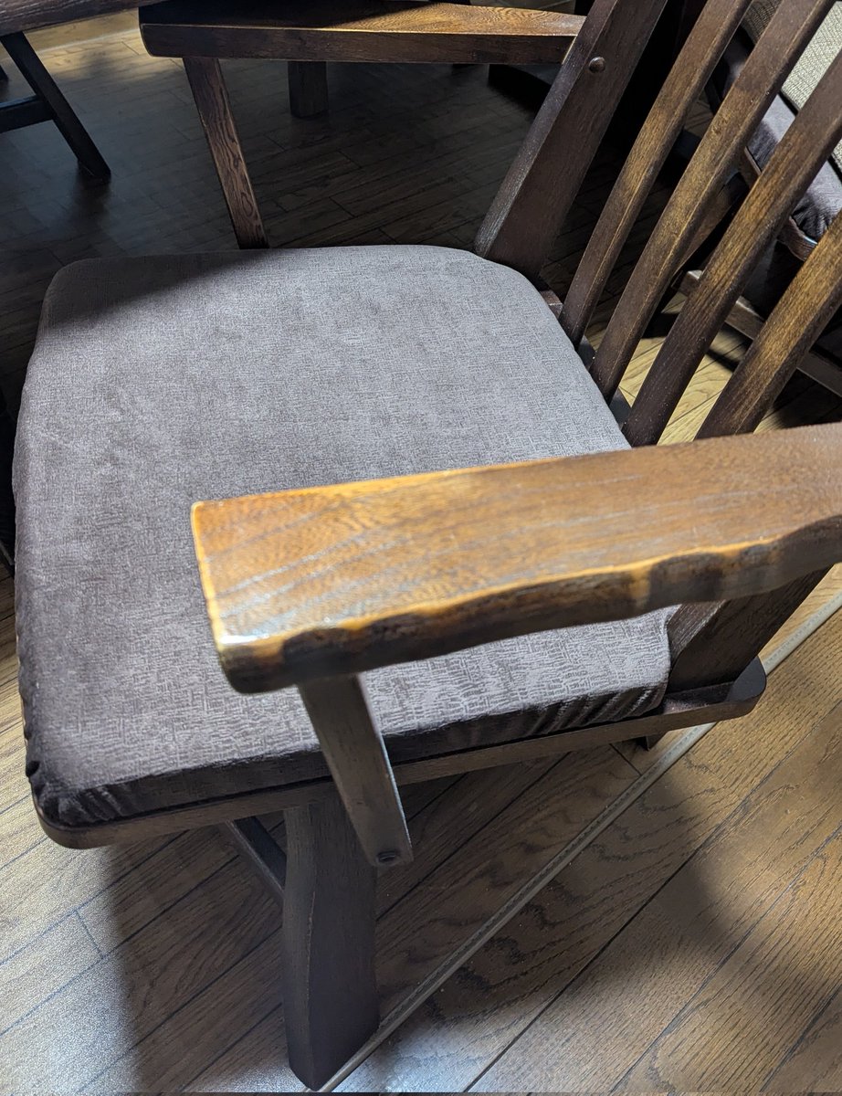 こんな感じ。 自分でやって、椅子職人さんの素晴らしさを痛感⋯