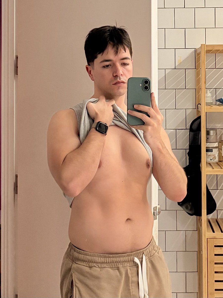 whores_devours's tweet image. still here