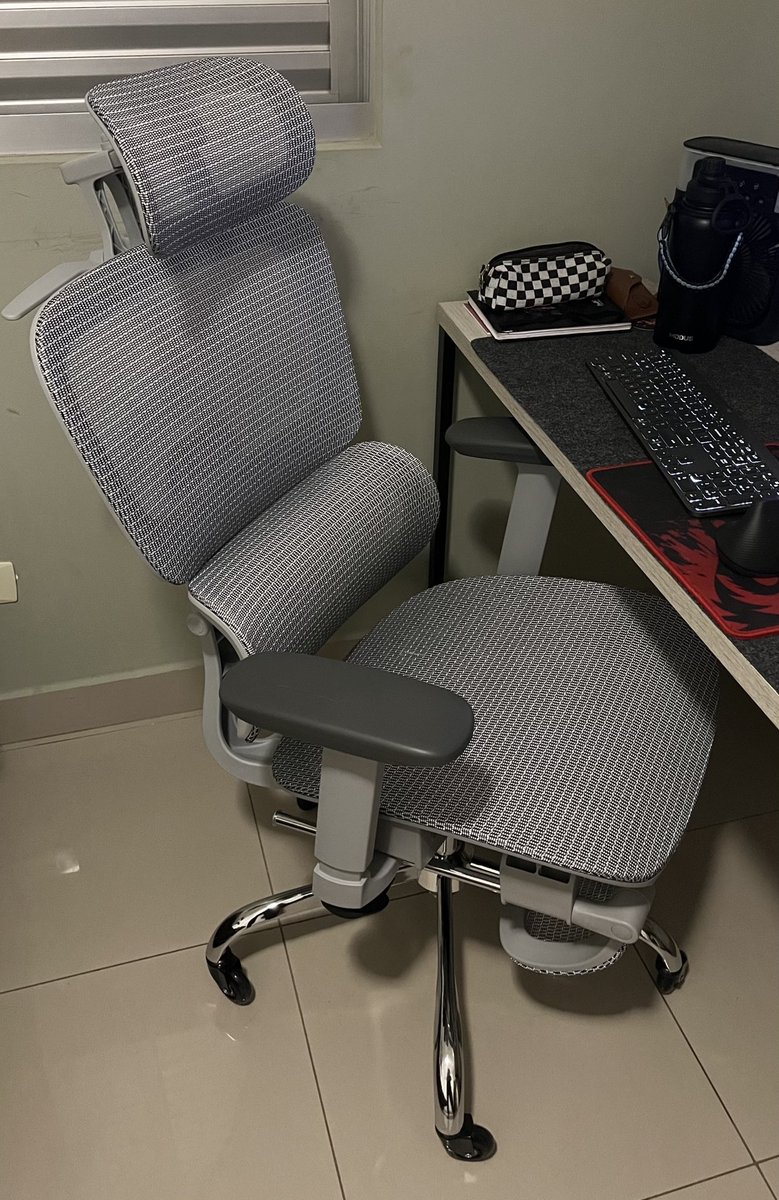 darlintangerine's tweet image. já to podendo espalhar a palavra da larkleaves 🤝