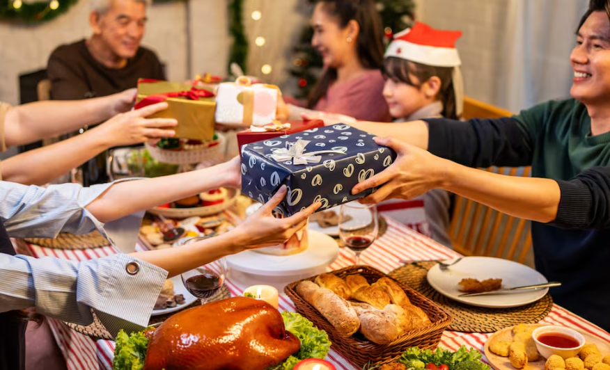 eluniversocom's tweet image. Cinco #intercambios de #regalos que salieron de redes y hoy resuelven las reuniones en #Navidad ow.ly/G7o650XHFL5