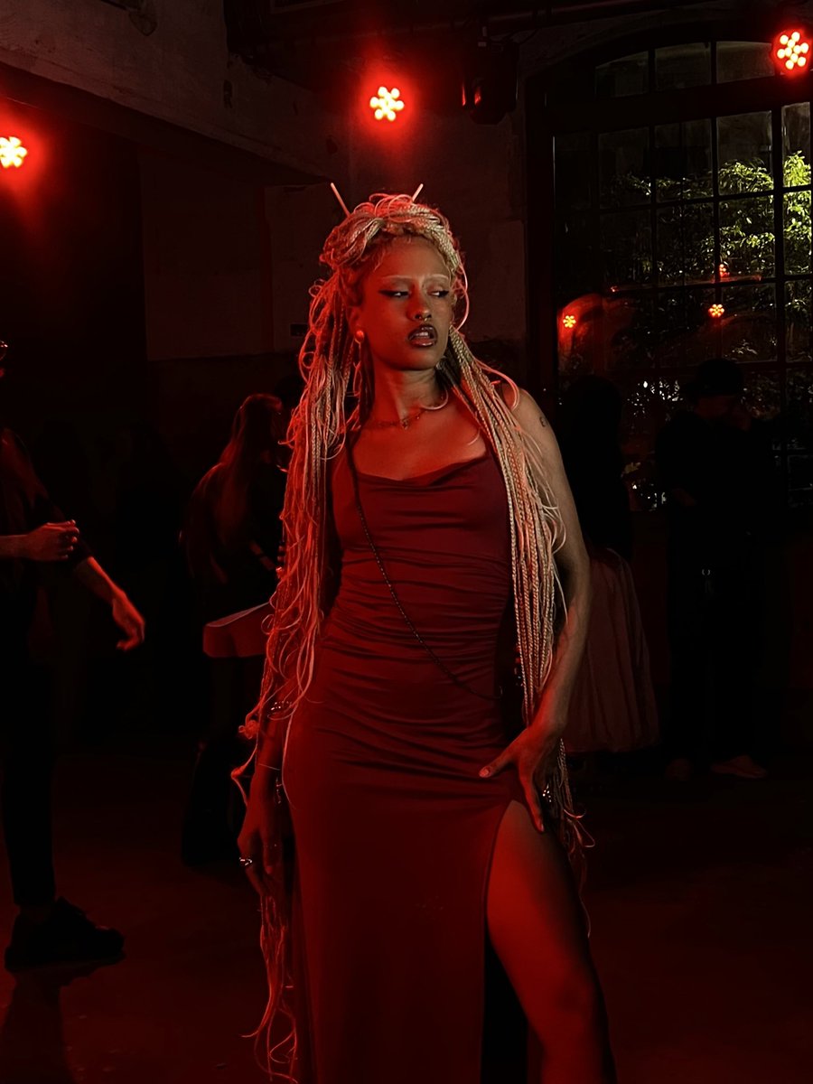 musemaya_'s tweet image. Tenho um plano diabólico pra virar a mulher mais gostosa do mundo