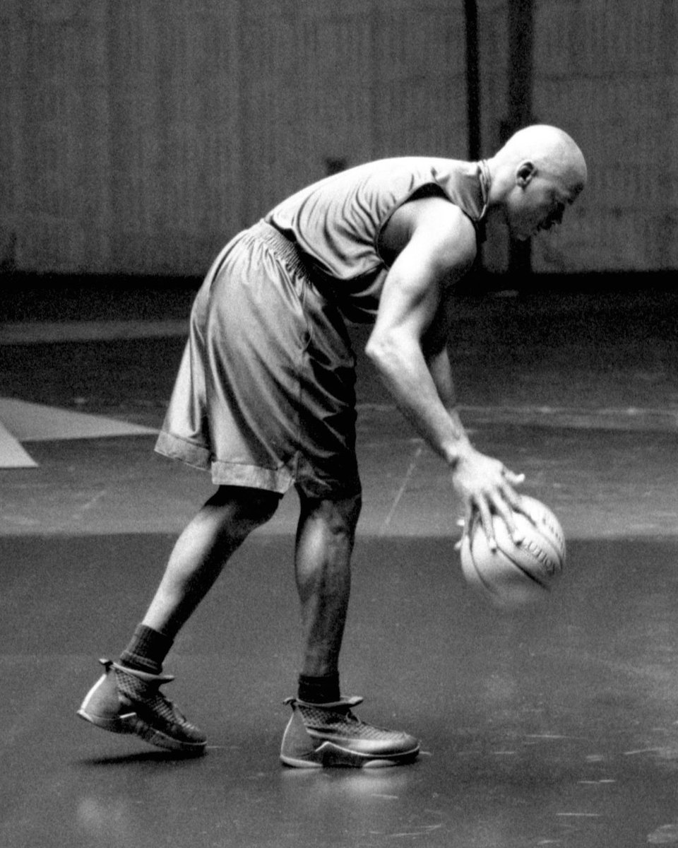 SoleRetriever's tweet image. Rare photos of MJ in the 15s 🔥