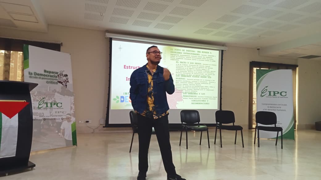 vocesxeltrabajo's tweet photo. Ayer, Día de los #DDHH, presentamos el informe alterno de la sociedad civil al 7º informe del Estado colombiano ante el Comité DESC de la ONU.✊🏽

Las resistencias territoriales siguen recordándonos que los derechos se defienden cada día.
#DESC #InformeAlterno #Antioquia https://t.co/ueVKVnLbg9