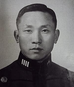 wpdlatm10's tweet image. 조국

&amp;lt;육군사관학교에 김오랑 중령의 동상을 세워야 합니다&amp;gt; 

12월 12일, 전두환 신군부가 군사 반란을 일으킨 지 46년이 지났습니다.

그날 밤, 김오랑 중령은 반란군의 회유를 거부하고 상관을 보호하다 반란군의 총탄에 전사했습니다. 아내 백영옥 씨는 노무현 의원과 장기욱 변호사 등의…