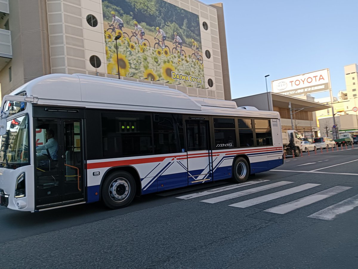 今までハイブリッド入れていたけどついにEVもか。坂が多めの長崎で