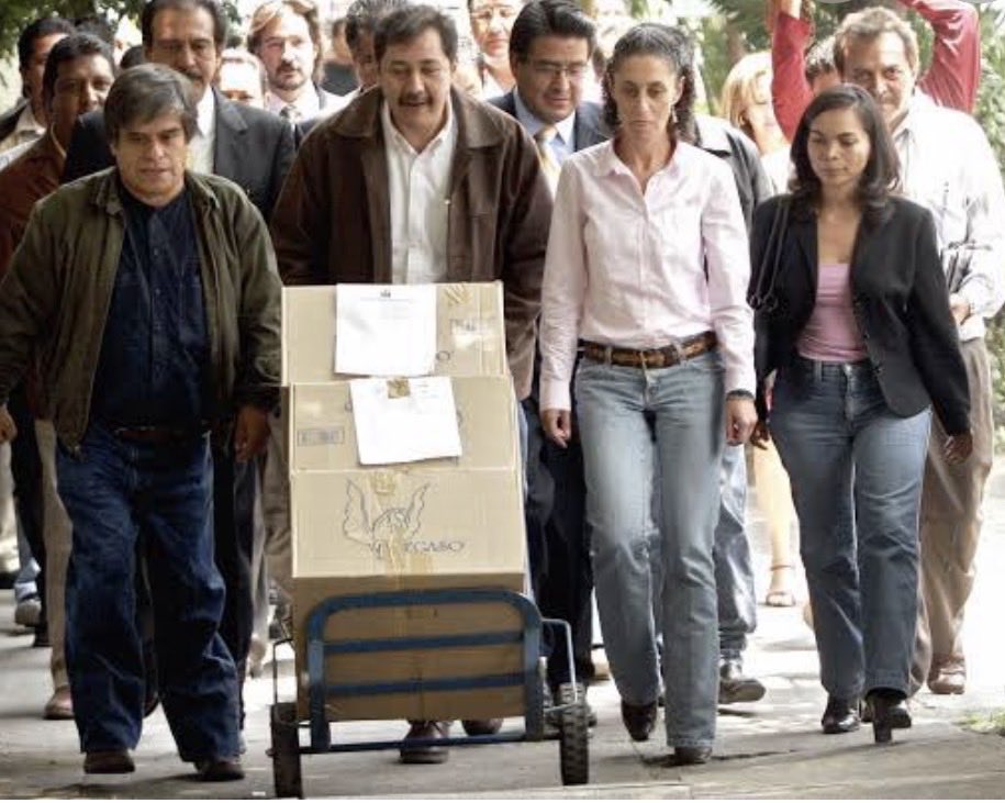 Entendamos:

<a href="/Claudiashein/">Claudia Sheinbaum Pardo</a> NUNCA ha sido una luchadora social luchando contra un régimen autoritario. Ella surge cuando la oposición gana espacios en el Congreso y cuando a partir del 2000 surge la alternancia en el Ejecutivo Federal.

NUNCA ha sido una perseguida política.