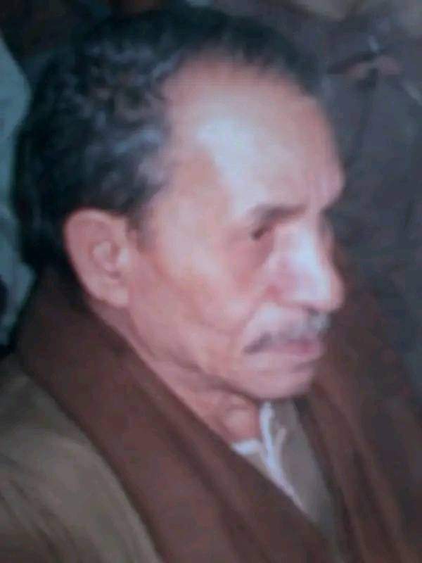 HeshamOthman00's tweet photo. ١٢ سنة عدو علي رحيلك يابابا عدو بسرعة  كأن يوم وفاتك وفراقك عننا كان إمبارح مش من ١٢ سنة ،  وحشتنا قوي ، الله يرحمك يارب ويجمعنا بيك في الجنة إن شاء الله https://t.co/rNGtwlgOtK