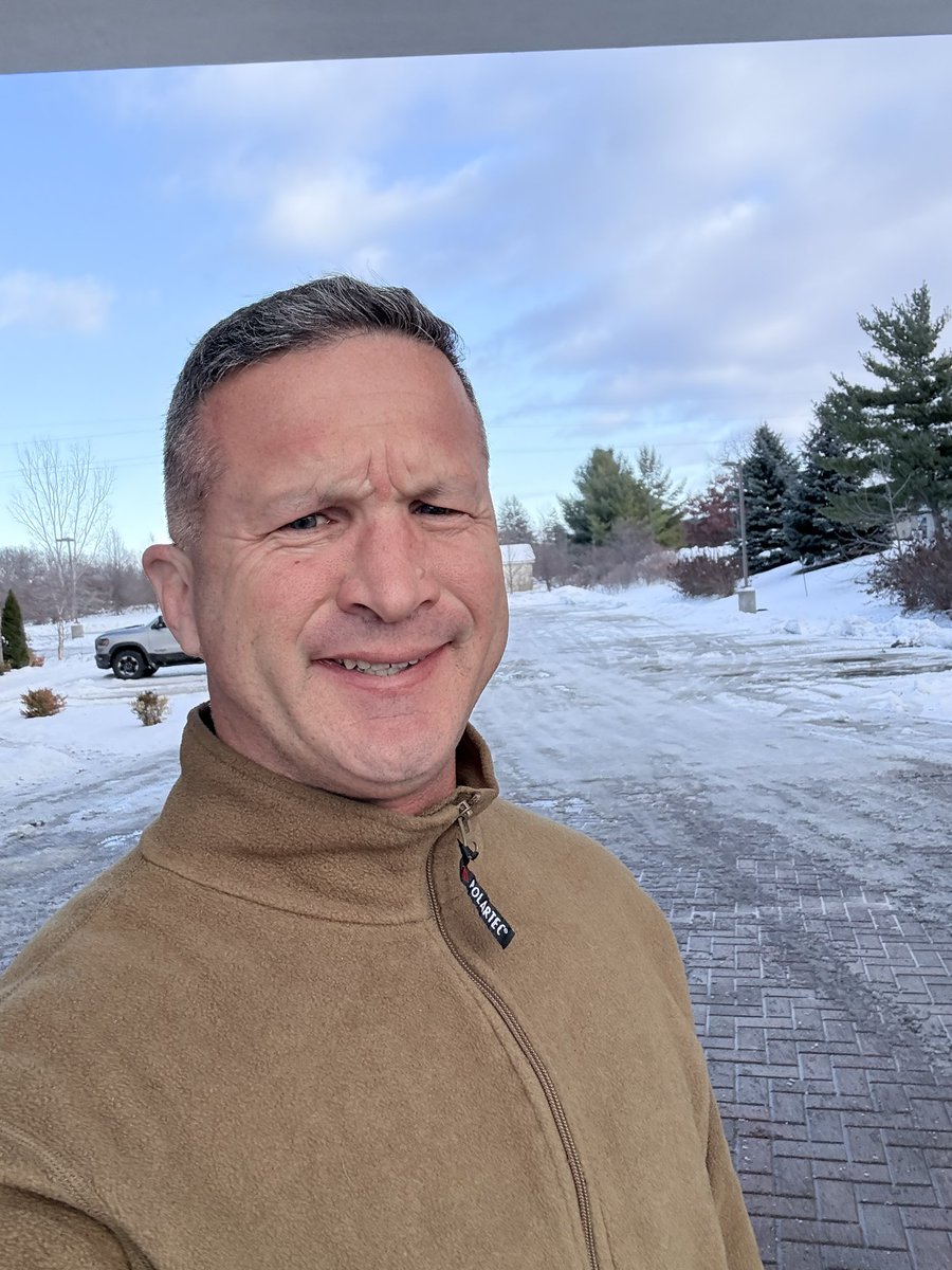 jdavis4982's tweet photo. Florida boy in Michigan…. What is this white stuff. LOL https://t.co/o4ofAMFkzX