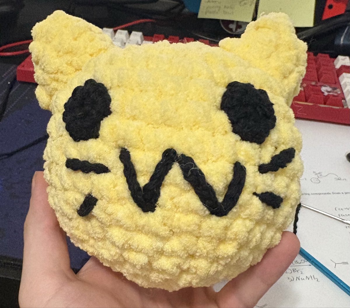 Jollahs's tweet photo. mini blob cat crochet done https://t.co/jTLOvZCa9V