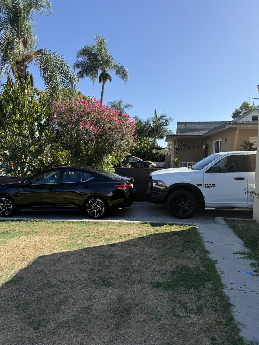 Me dice mi vecino panista, carrito nuevo y bonito, y donde está la austeridad republicana? Que acaso 🧐 yo soy funcionario público? Estos pndejos no an entendido nada.