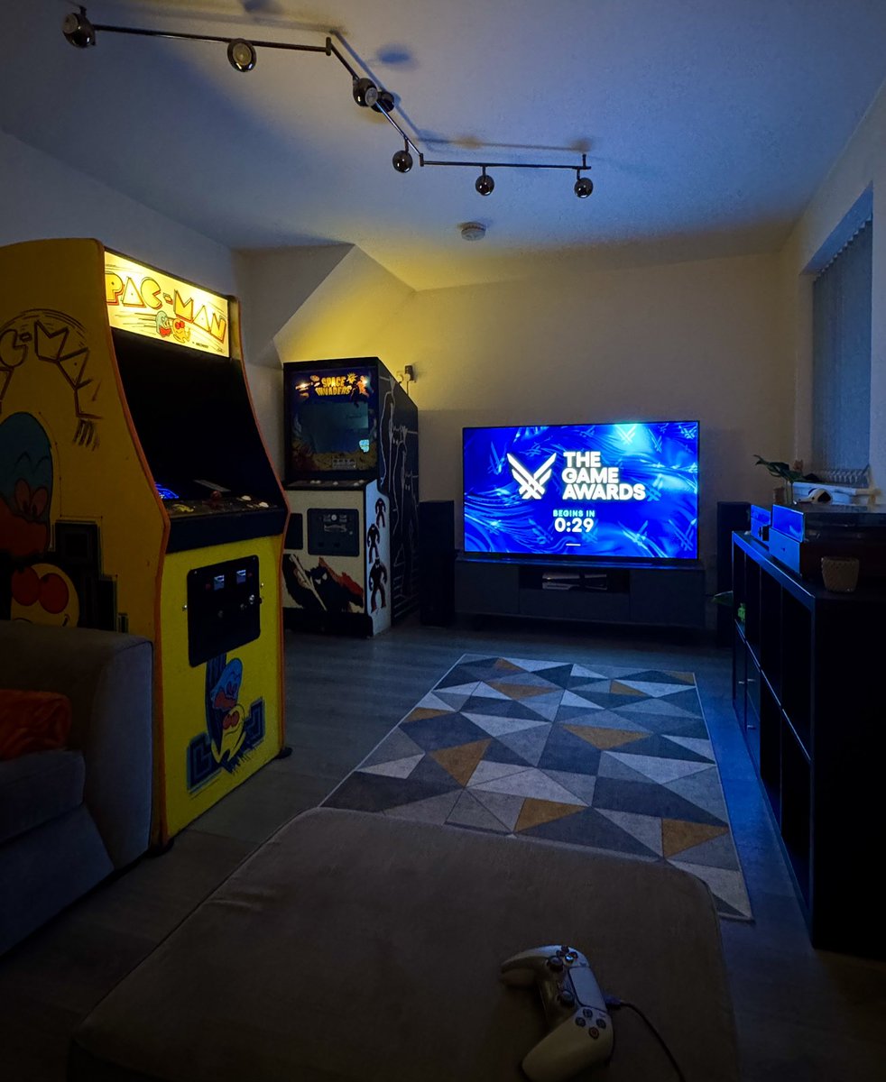 Random_Husky tweet media