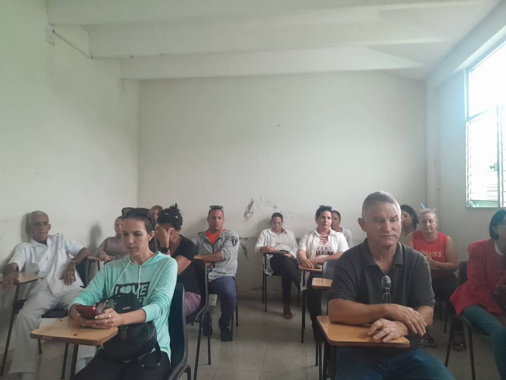 Participa nuestra primera secretaria del Partido Hanny Martinez en el Consejo de dirección del Policlinico 7 de diciembre,donde intercambiamos sobre el Programa Materno infantil y las proyecciones de gobierno 
#MatancerosEnVictoria