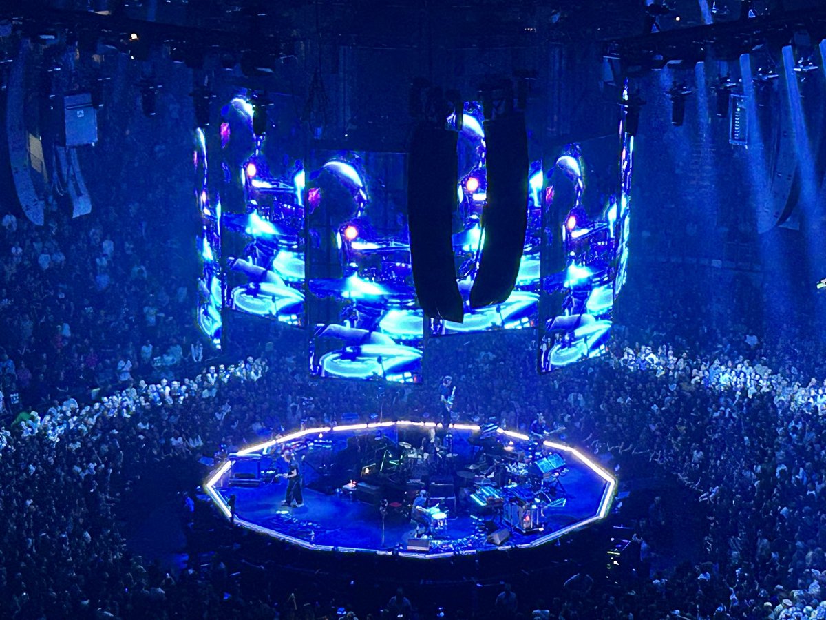 arenath's tweet photo. About Last night in #Berlin @uberarenaberlin 
@radiohead vibrant magesty. 
What an incredible show  🎸 since my very first acoustic discovery in 1994 before the Bend realise in Paris…
Emotional and devoted ♥️ https://t.co/0azh0VYj3v