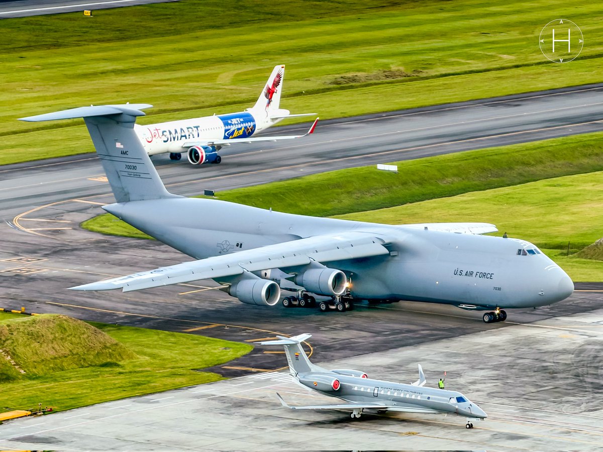 HawksAviation's tweet photo. 🇺🇸 Una visita colosal en @BOG_ELDORADO 🤩✈️

En la tarde de hoy, 11 de diciembre de 2025, el imponente Lockheed C-5M Super Galaxy de la @usairforce con matrícula 87-0030, sorprendió con su llegada al Aeropuerto Internacional El Dorado, tomando posición en la plataforma de CATAM. https://t.co/IURloqV03G