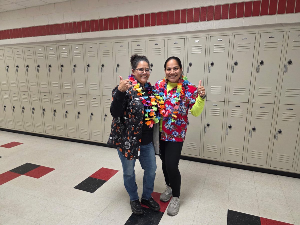 michellemtz2006's tweet photo. Tacky tourists here! #HawaiianDay @NISDZachry @NISDZachryMag https://t.co/XU7CpopIDm