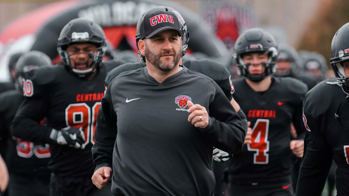 johncanzanobft's tweet image. BREAKING: Portland State has hired Central Washington coach Chris Fisk as the next football coach, sources tell me.

Fisk, 48, grew up in Idaho. He was 47-21 in seven seasons at Division II Central Washington.
