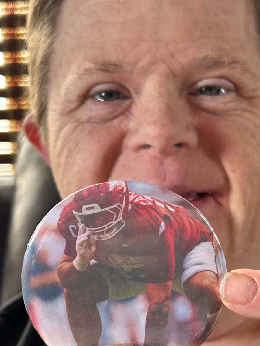 CanaanSandy's tweet photo. SOOOOOOOOOOOO PROUD OF U FERNANDO!  WINNER IS @carmonaajr ! 🏆🎖️🏅🥇 #WPS!  ❤️ YA &amp;  ALWAYS B MY @RazorbackFB 💫! https://t.co/WYu2JxM5YR
