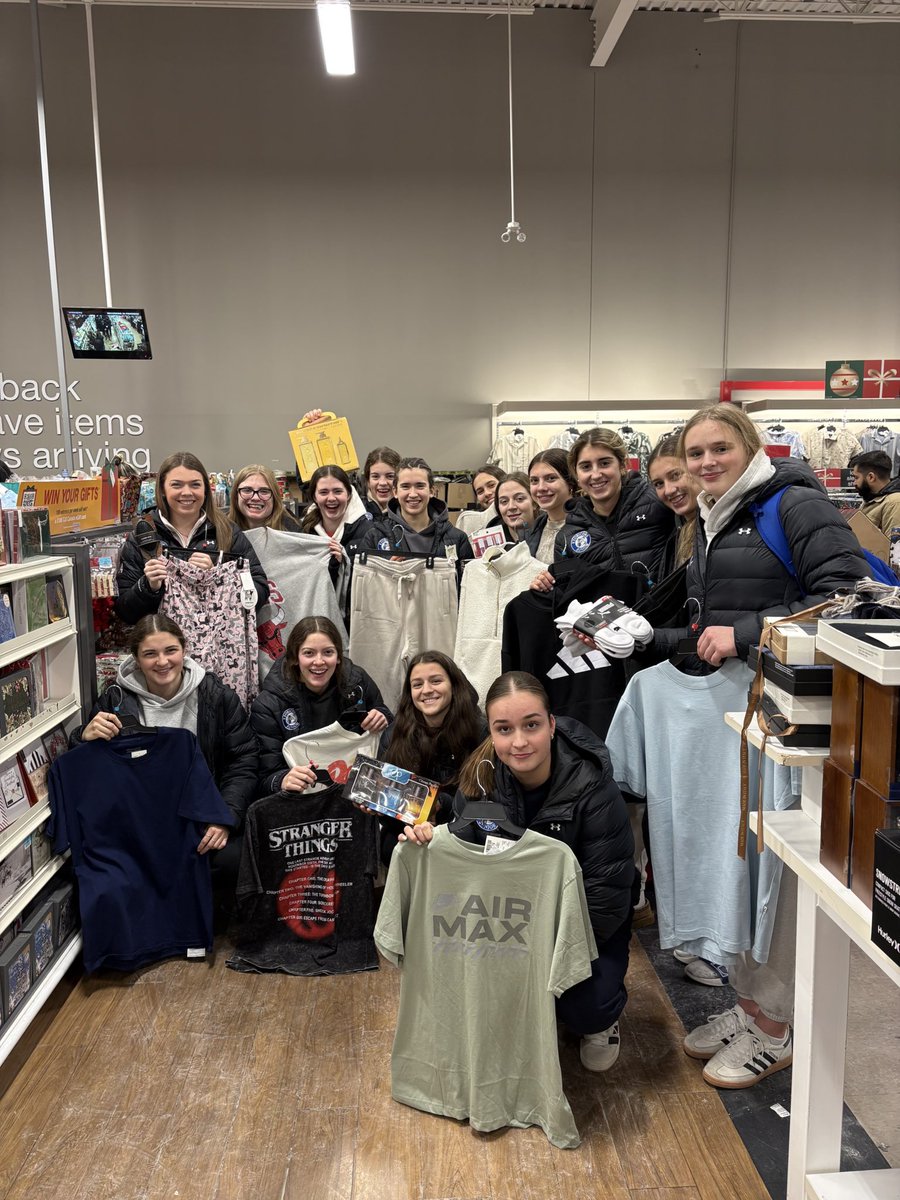 JrDolphins's tweet photo. Giving a little extra this holiday season! Selfless act by the @JrDolphins to help those in need. #SantasComing #GivingBack #BleedBlue https://t.co/t4SybaKFBg