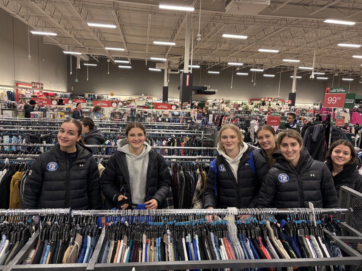 JrDolphins's tweet photo. Giving a little extra this holiday season! Selfless act by the @JrDolphins to help those in need. #SantasComing #GivingBack #BleedBlue https://t.co/t4SybaKFBg