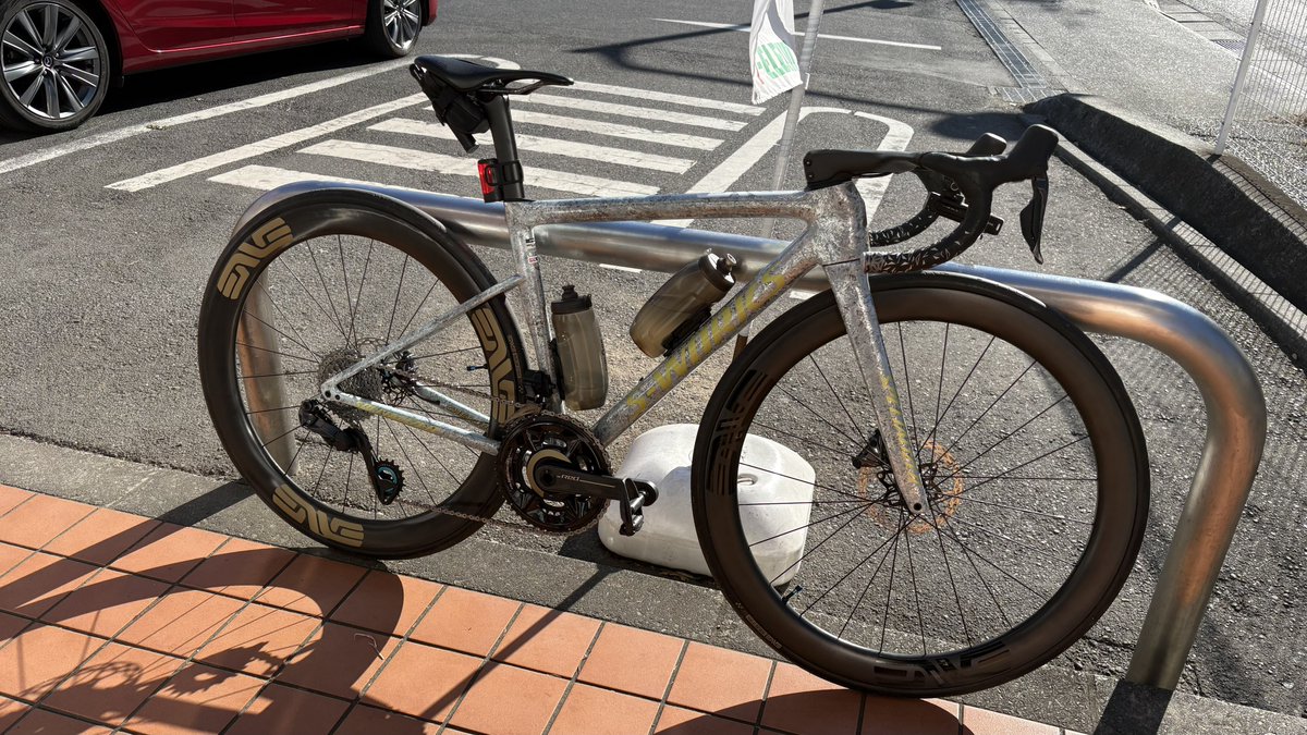 bike_rx's tweet photo. 今日は風が強すぎる…🍃
小山田周回
#SPECIALIZED #SWORKS #ENVE
オガワ https://t.co/BCYbiwHqOk