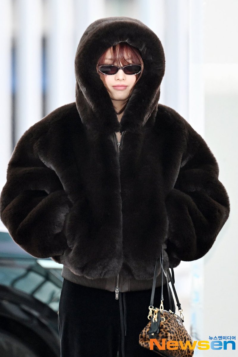 251212 | MOMO at ICN airport today going to Thailand for TWICE