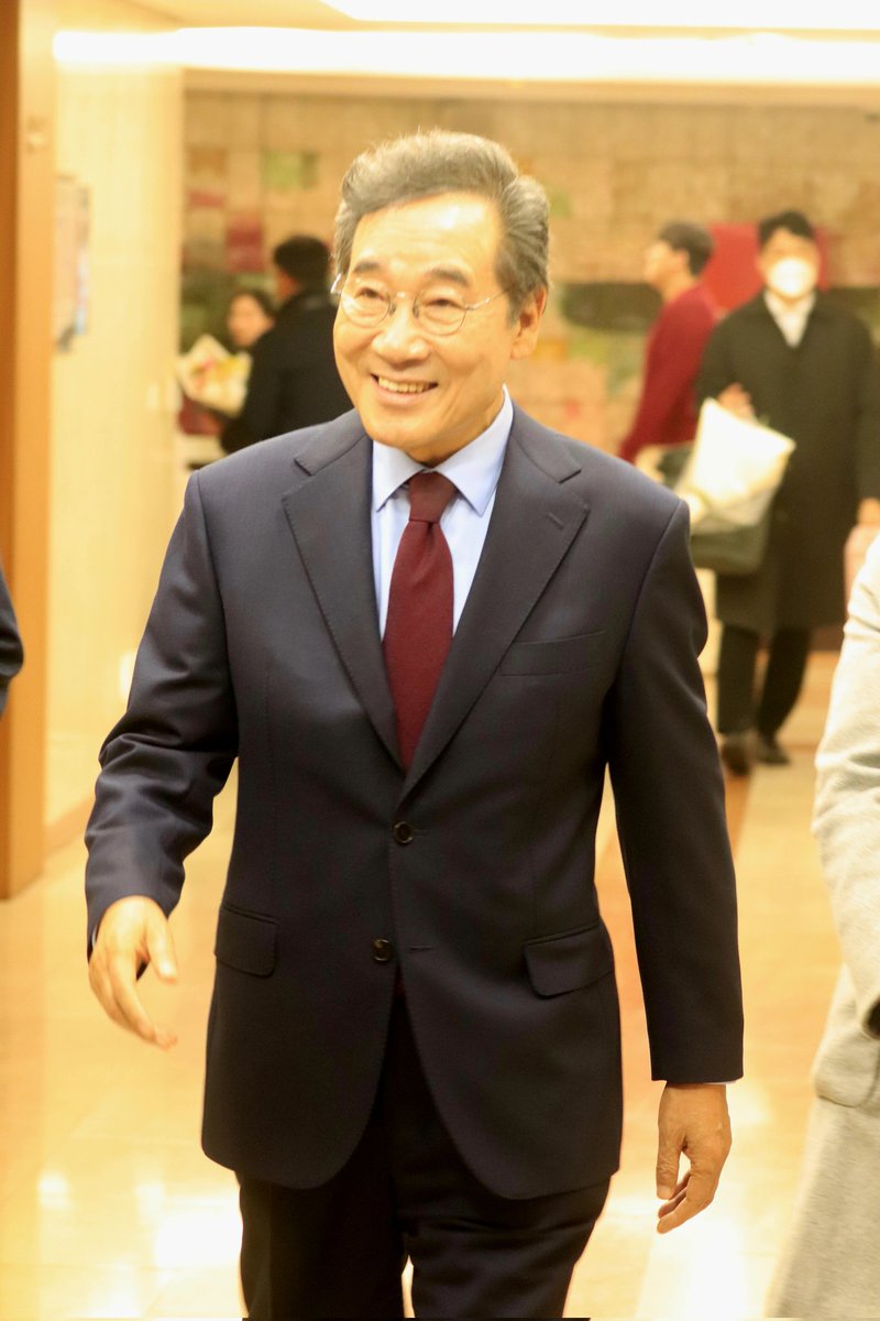 2025.12.11 국과연 심포지엄.
입장하시는 이낙연 국과연 원장님.