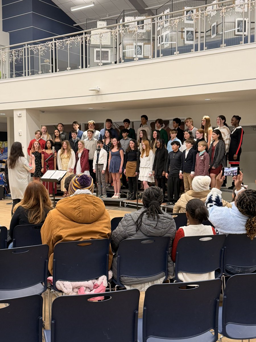WCDS_Middle's tweet photo. What a wonderful time of the year for our middle and upper school winter concert! ❄️#WCDSMiddleSchool https://t.co/nx7LAgvRFT