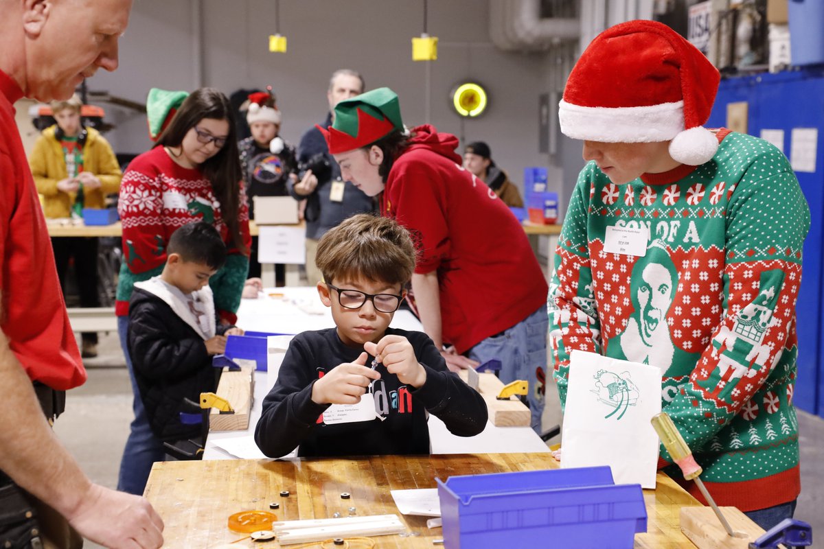 Elf Institute - Being an Elf means TOY MAKING!