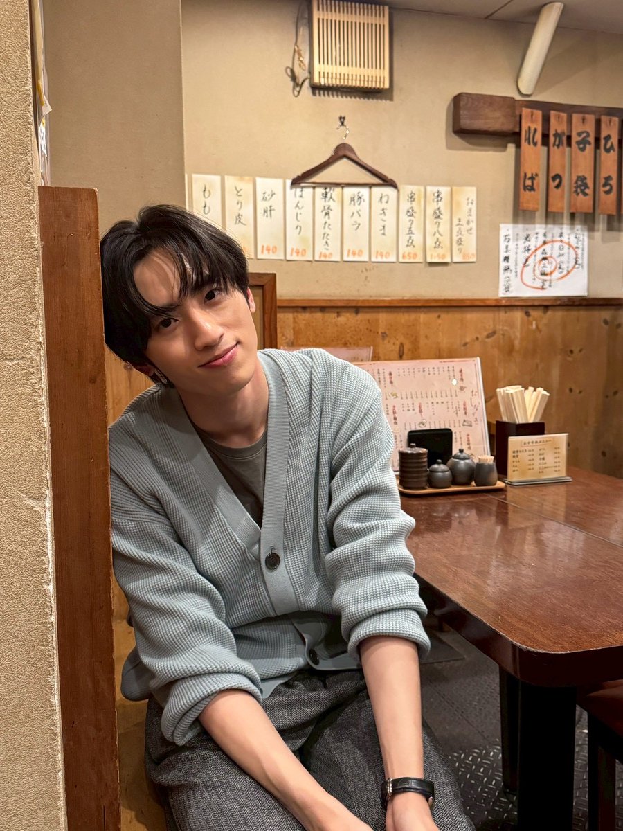 ❤️‍🔥𝟐𝟎𝟐𝟔年𝟏月𝟏𝟐日 𝗦𝗧𝗔𝗥𝗧 🩺
月9ドラマ「#ヤンドク！」

⋆⸜ ヤンドクカルテ📖 ⸝⋆

いつもふわふわ笑顔な
ソン先生（#許豊凡  #INI）！
現場は柔らかな空気に☺️

その雰囲気が伝わる
研修医バージョンと
オフバージョンです✌️
#夜露視来（ヨロシク）👊🏻( ¨̮💪🏻)

#フェンファン
#フジテレビ