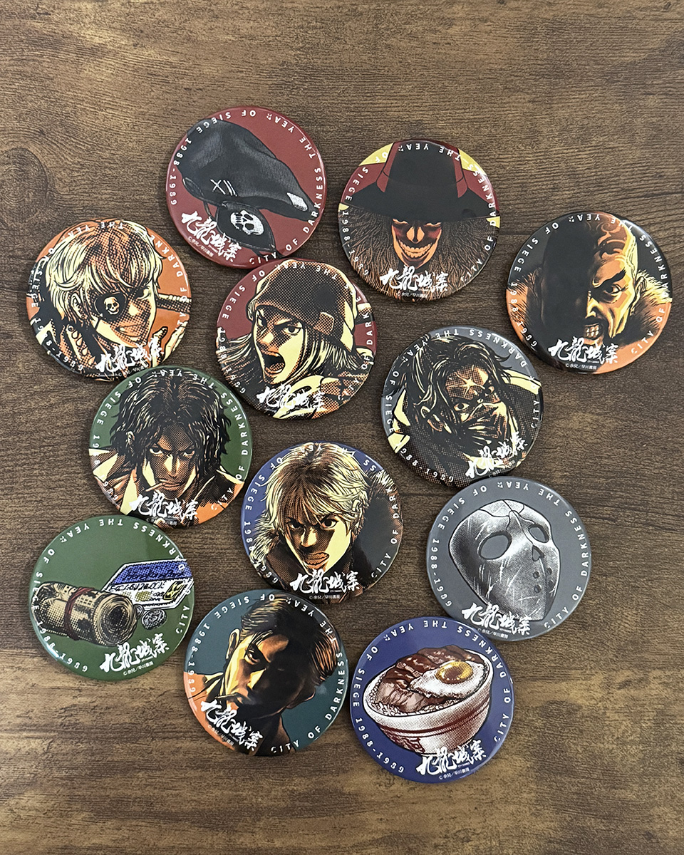 🐉九龍城砦 POP UP STORE🐉商品紹介③
トレーディング缶バッジをご紹介！シルクスクリーンポスターより「囲城」のメインキャラクターと洛軍たち5人をイメージしたアイテムをデザインしました。何が出るかわからないランダム商品ですが、全12種コンプリートセットもご用意！
#九龍城砦 #ULTTiVO