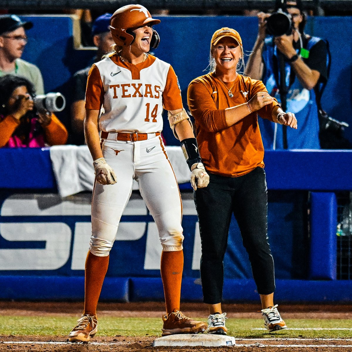 Texas Softball tweet media
