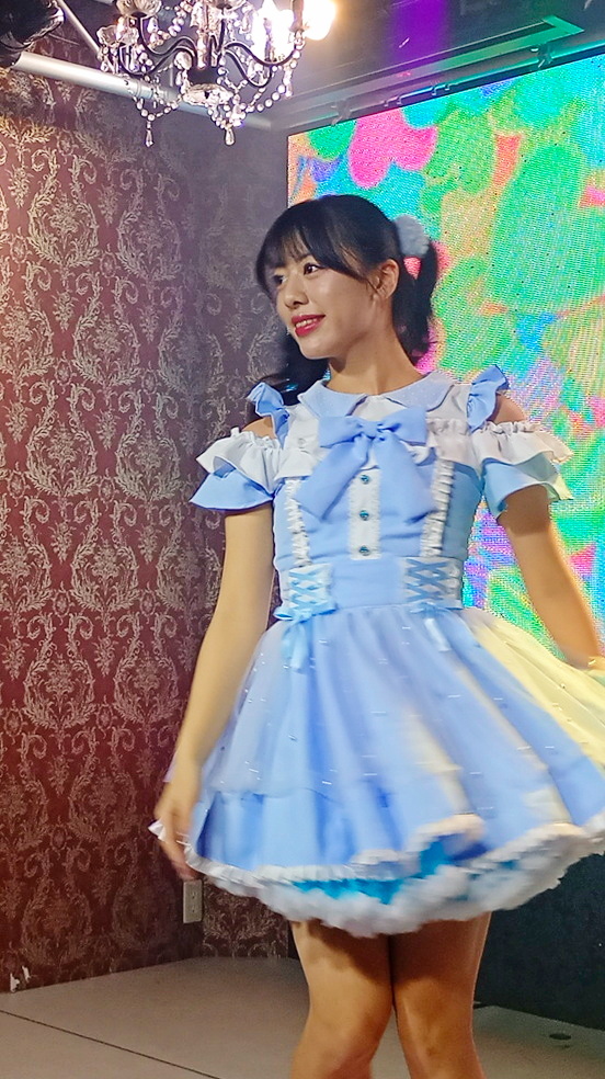 todabin's tweet photo. 「12月2日(火)火曜日から始めよう！」 
SOUNDNOTE OSAKA &amp; Fairy−Tales大阪 にて
 
香月きらり（かづききらり）さん (1/3)
間奏中のところ 4枚

#香月きらり #かづききらり
#SOUNDNOTEOSAKA #FairyTales大阪
#かよはじ #推愛
#Motorola #motog05 https://t.co/XFmPa8V3qB