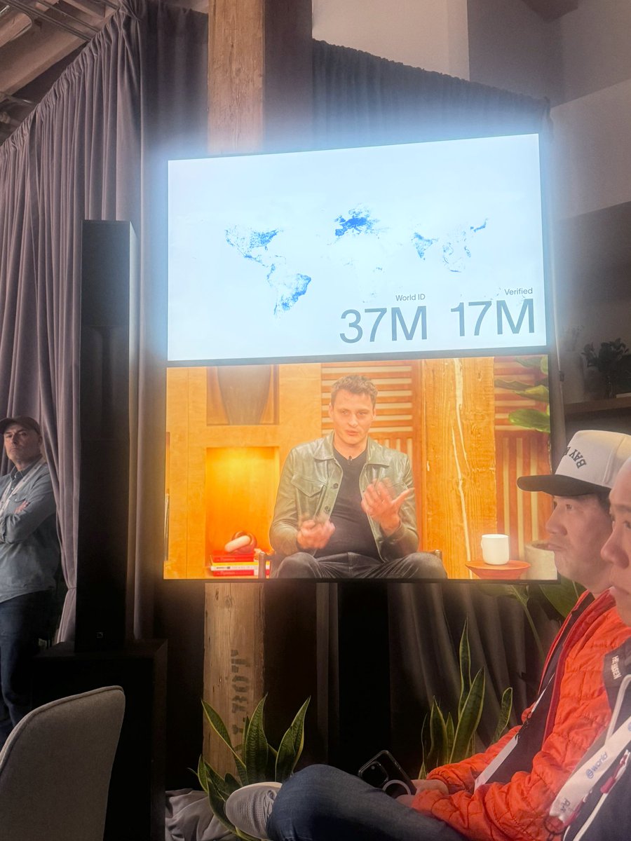 Masha Bucher tweet media