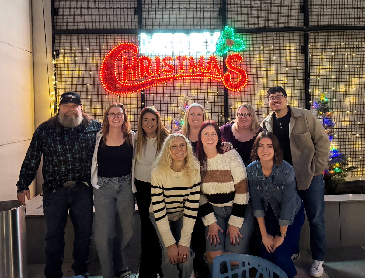 OSCounseling's tweet photo. Wishing our Southside Community Happy Holidays from the Olathe South Mental Health Team! https://t.co/Ed6IvatYz8