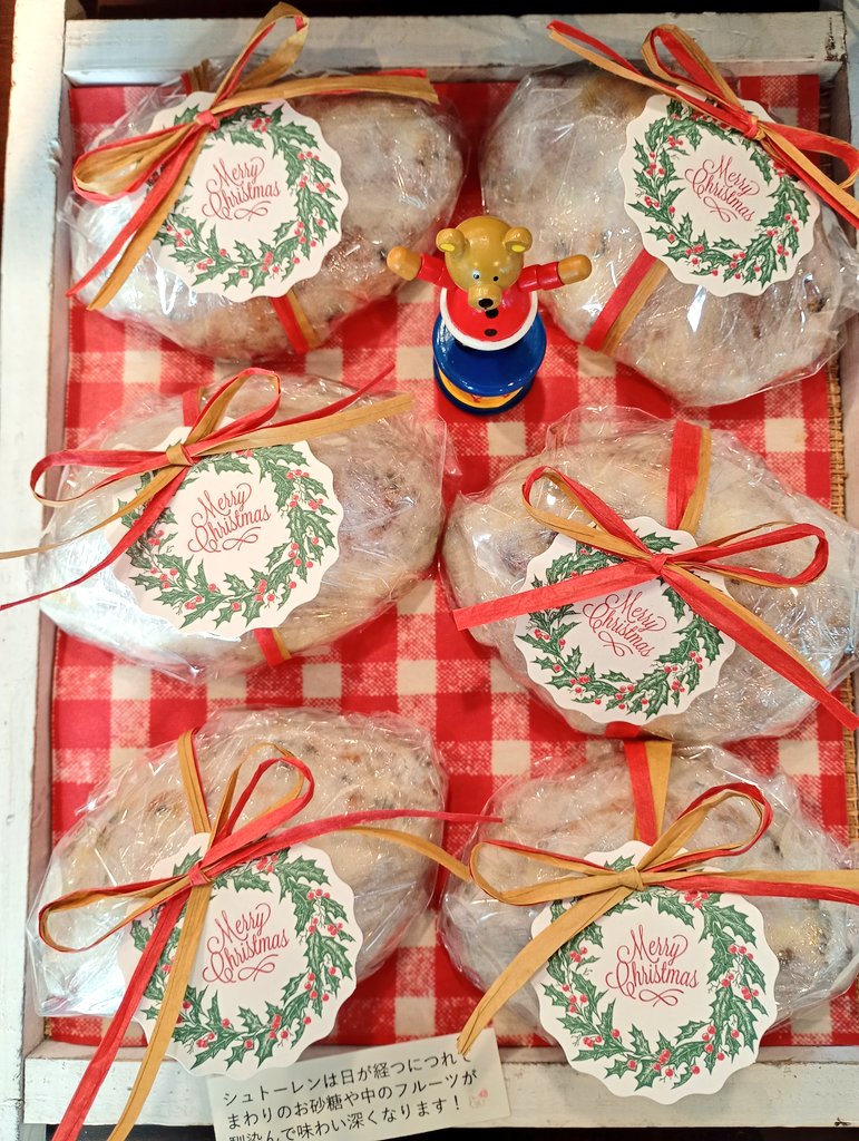 今日からオンラインショップで使えるお得なクーポンのお知らせです！
遠方の方はぜひぜひご活用いただいて、この機会にウーフのパンを食べてみていただけたらうれしいです♪
シュトーレンのご注文もドシドシお待ちしております〜♪
クーポンは早い者勝ちですよ〜！
kumapanuf.base.shop