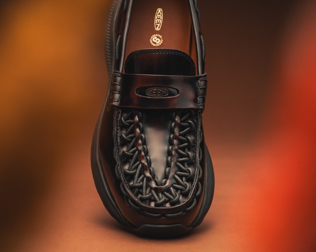 KEENから編み込みローファー「UNEEK LOAFER WK 