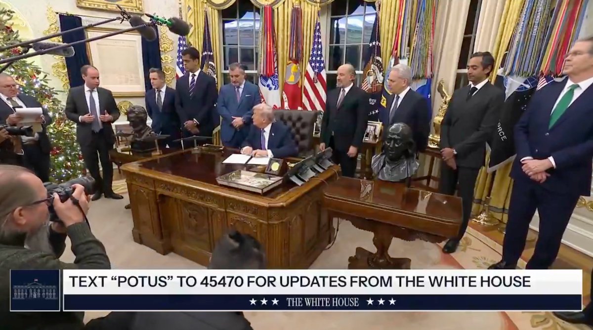 Wait. @Chamath is attending these Oval office things now?

Rock on, <a href="/theallinpod/">The All-In Podcast</a>!