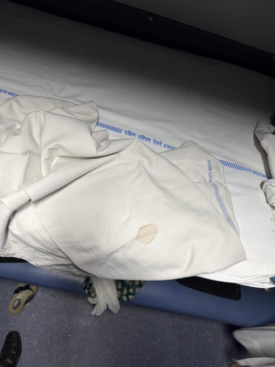 SHYASOOR2's tweet photo. @RailwaySeva @IRCTCofficial @AshwiniVaishnaw @PMOIndia 16586 train 3AC linen condition/ no washing / not in clean state / condition is very bad / strict action appreciated https://t.co/QvYufFtG8q