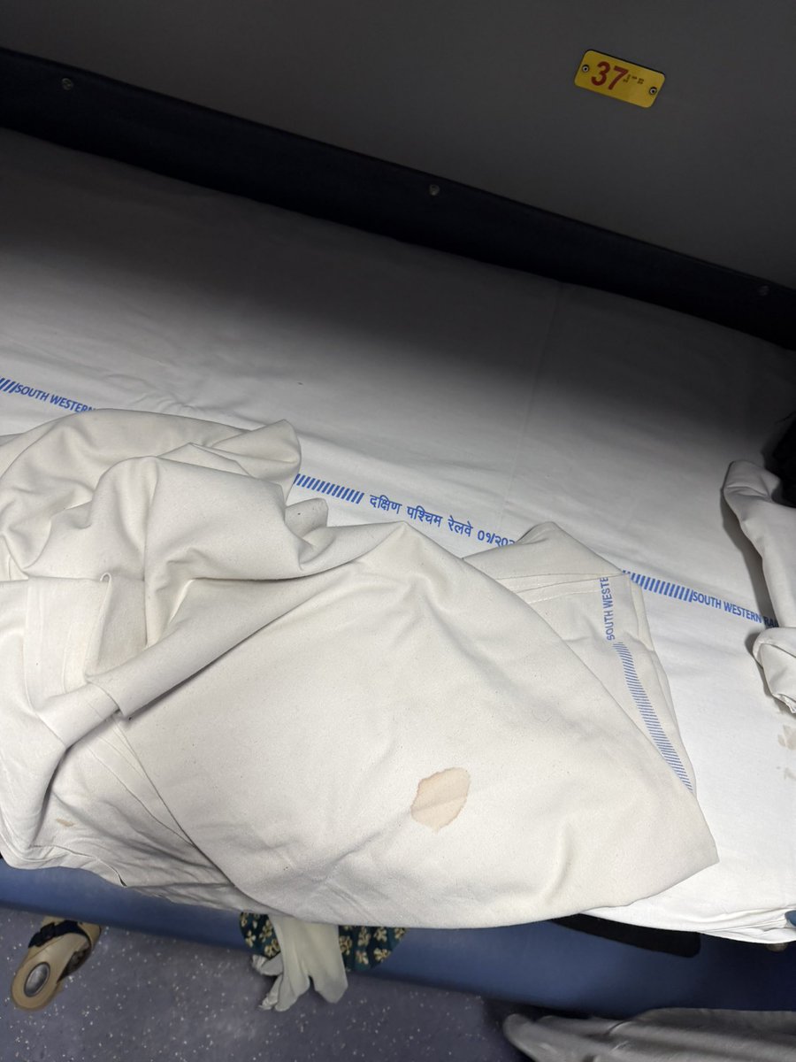 SHYASOOR2's tweet photo. @RailwaySeva @IRCTCofficial @AshwiniVaishnaw @PMOIndia 16586 train 3AC linen condition/ no washing / not in clean state / condition is very bad / strict action appreciated https://t.co/QvYufFtG8q