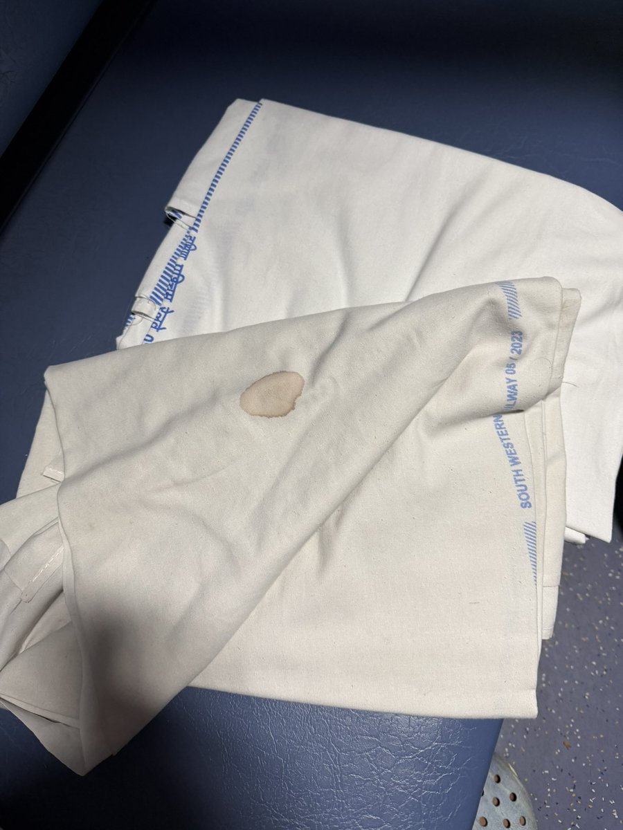 SHYASOOR2's tweet photo. @RailwaySeva @IRCTCofficial @AshwiniVaishnaw @PMOIndia 16586 train 3AC linen condition/ no washing / not in clean state / condition is very bad / strict action appreciated https://t.co/QvYufFtG8q