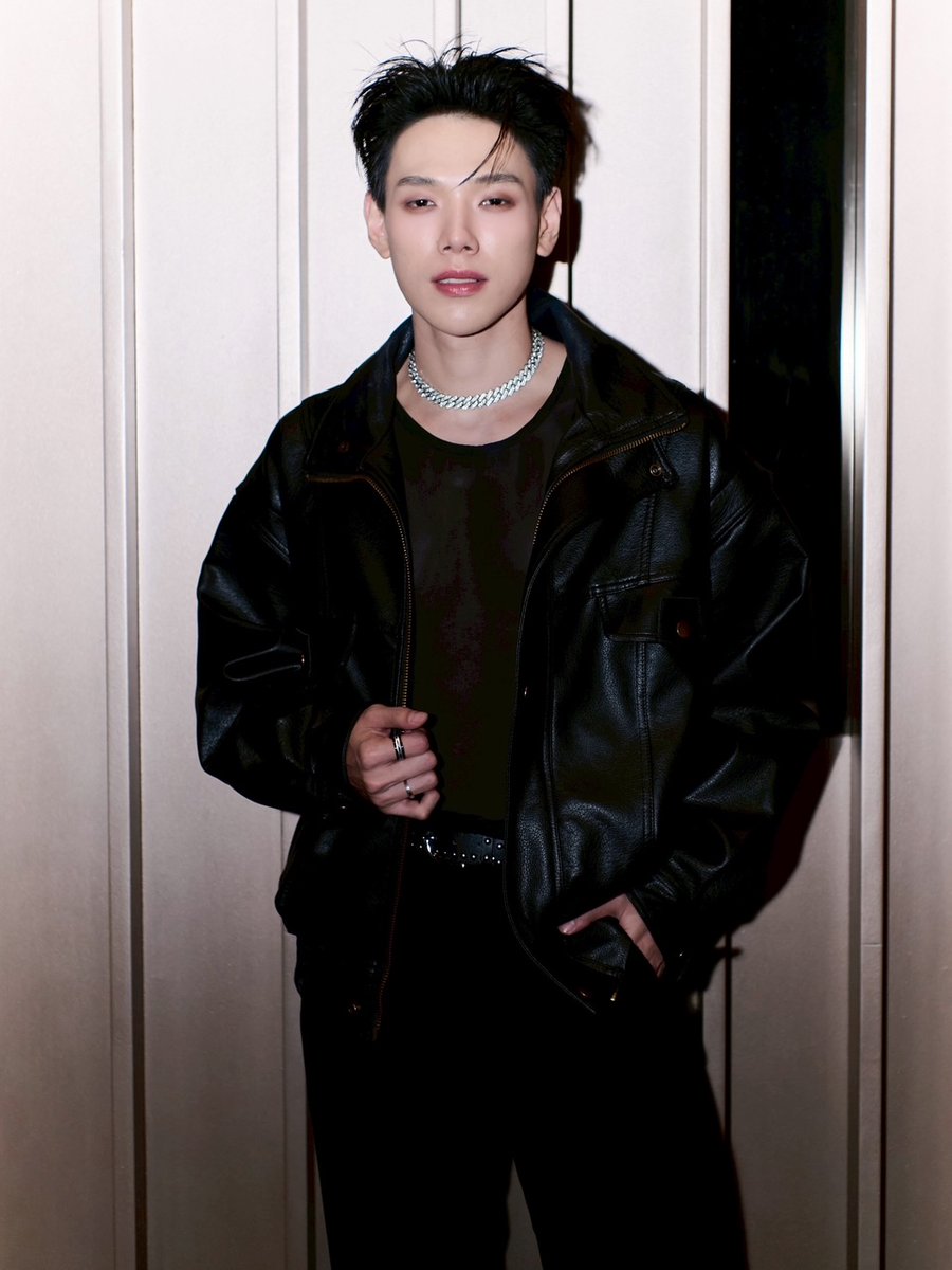 _24News_'s tweet photo. Make a มิตร!! เตรียมใกล้ชิดกับ “ต้าห์อู๋” และ “PERSES” ที่งาน “มิตรTime at Samyan Mitrtown” 13-14 ธ.ค.นี้ ฟินฟรี! ไม่มีค่าใช้จ่าย
#MitrTime #มิตรTime #AmarinTV #SamyanMitrtown #DAOU #PERSES_TH #RARI #MitrtimeatSamyanMitrtown #DECSU #SU #Craft #ArtDesign #shop #RandomDance #บางกอกระบ่ำสุ่ม #Siren #AgainBand #Penmanship
เตรียมตัวให้พร้อม!! แล้วมาพบกับเทศกาลส่งท้ายปลายปี “มิตรTime at Samyan Mitrtown” ที่จะมาพร้อมกับมินิคอนเสิร์ตของเหล่าศิลปินสุดฮอตขวัญใจชาวมิตรTime อย่าง 5 หนุ่มบอยแบนด์สุดฮอต “PERSES” พร้อมด้วยหนึ่งหนุ่มพลังเหลือล้น “ต้าห์อู๋ พิทยา” และ “RARI” สาวเท่เสียงใสจากค่าย HOLY FOX วันที่ 13-14 ธันวาคม 2568 งานนี้ Make a มิตรฟรี!! ไม่มีค่าใช้จ่าย
นอกจากนี้ยังมีวงดนตรีจากสยามสแควร์วง Siren, AGAIN BAND, Penmanship และ Random Dance Crew ตัวท็อปของไทย ซึ่งจะมาเติมสีสันให้งาน “มิตรTime at Samyan Mitrtown” เป็นมิตรที่ดีต่อใจทุกเพศทุก Gen เท่านั้นยังไม่พอ ยังมีการออกบู๊ทของร้านค้าที่น่าสนใจมากมากมาย ทั้งงานคราฟต์สุดคูล จากคณะมัณฑนศิลป์ ม.ศิลปากร แล้วพบกัน 13–14 ธันวาคมนี้ ชั้น G สามย่านมิตรทาวน์ ตั้งแต่ 10 โมงเช้า จนถึง 4 ทุ่ม
ติดตามรายละเอียดเพิ่มเติมได้ที่โซเชี่ยลมีเดีย Mitrtime ทุกช่องทาง