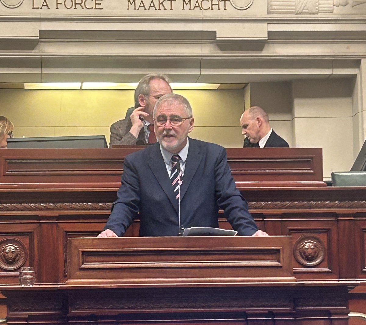 De Wever wil ook deze week niet komen antwoorden op de interpellatie van collega <a href="/vereeck/">Lode Vereeck</a> Jambon leest zijn flutantwoord voor waarbij De Wever denkt het parlement de les te moeten lezen wanneer we mogen interpelleren en wanneer niet. Dat gaat de regering niet bepalen ! In een