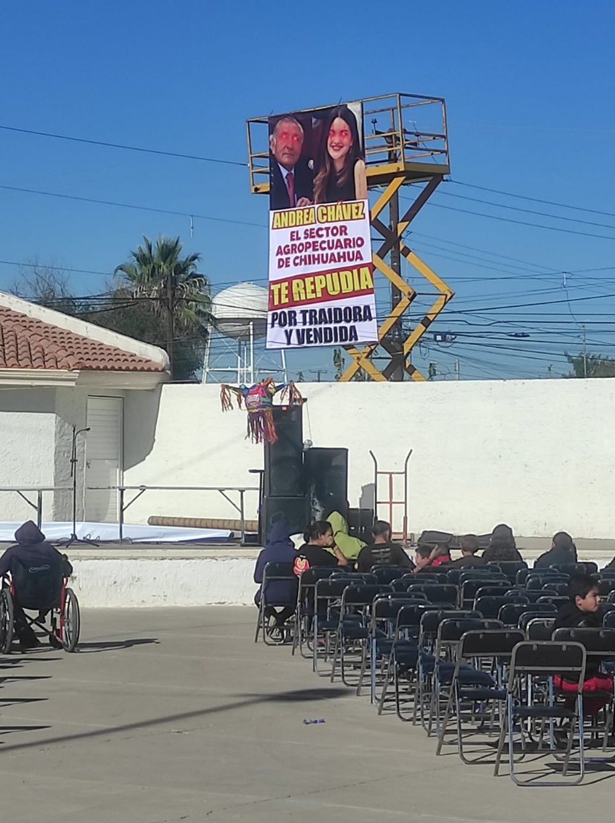 ErnestoGuerra_'s tweet image. EN DELICIAS, CHIHUAHUA, ANDREA CHAVEZ TUVO UN INTENTO DE POSADA Y RESULTÓ UN FRACASO ENORME ADEMÁS DE UN REPUDIO GENERALIZADO Y NO LLEGÓ LA SENADORA…

Así de triste su intentona de Andrea Chávez pero le bloquearon agricultores, le pusieron mantas y perifoneo en contra

Vean