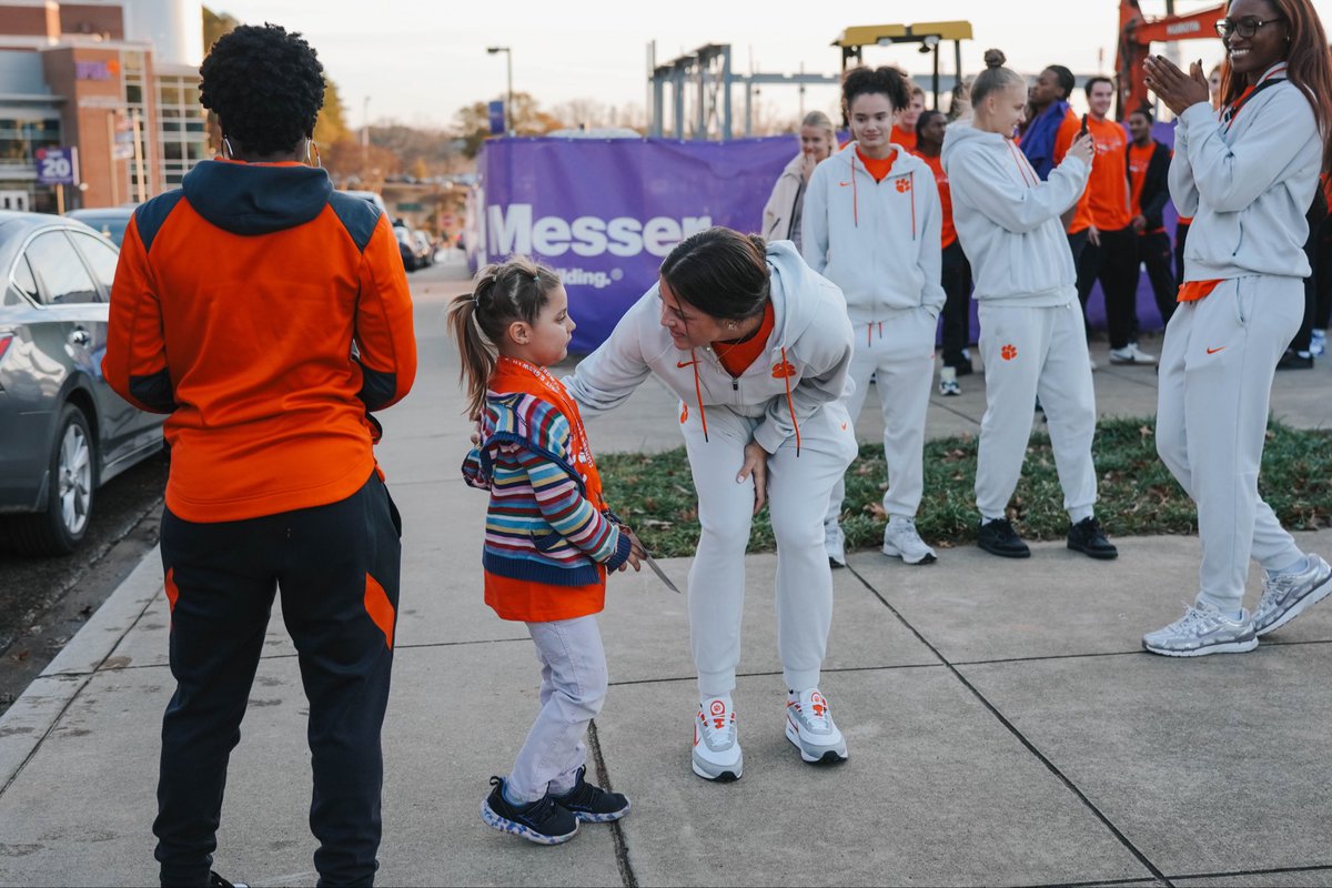 ClemsonWBB's tweet image. It's a Tiger Wonderland! 🎄🎁