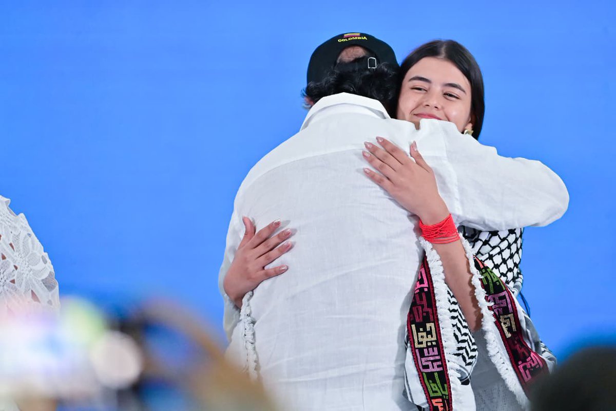 JohnEdissonRG's tweet image. Una hija de Marinilla recibió la Orden de Boyacá de manos del Presidente @petrogustavo por su compromiso con la Paz y su solidaridad con el pueblo palestino. Manuela Bedoya Jaramillo encarna a una generación que actúa y defiende la vida de los pueblos con profunda convicción.