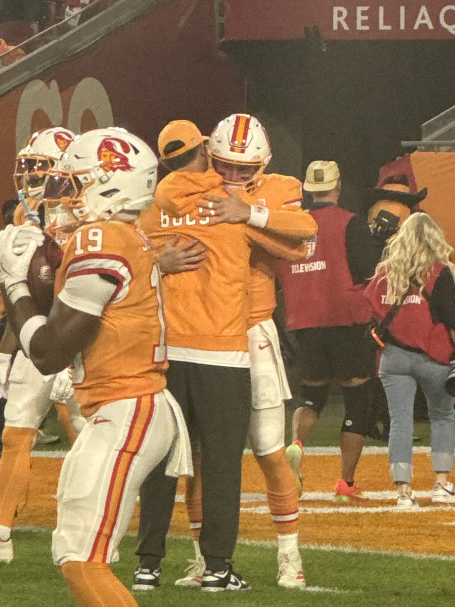 AileenHnatiuk's tweet photo. Baker &amp; Grizz hugging it out pregame #Bucs https://t.co/UTVO5SMVTx